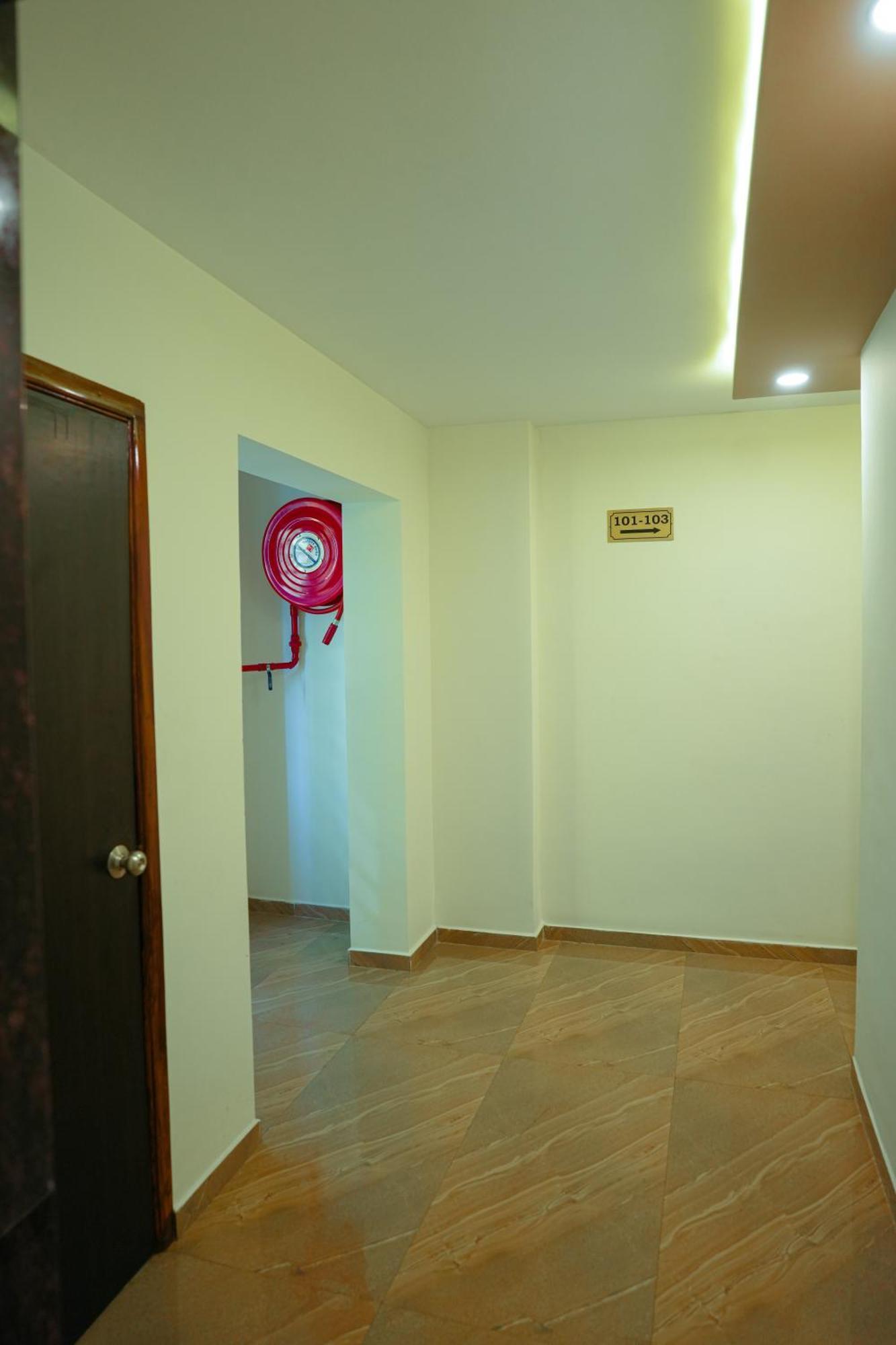 Saara Inn Pondicherry Eksteriør bilde