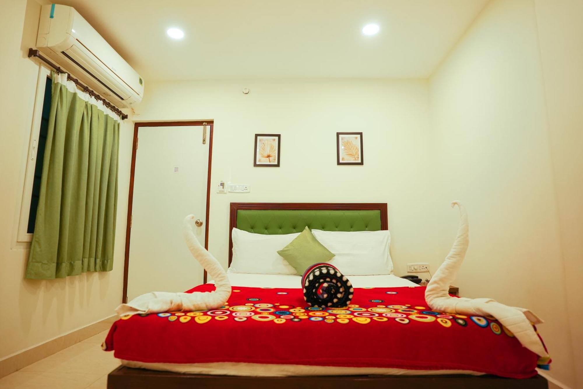 Saara Inn Pondicherry Eksteriør bilde