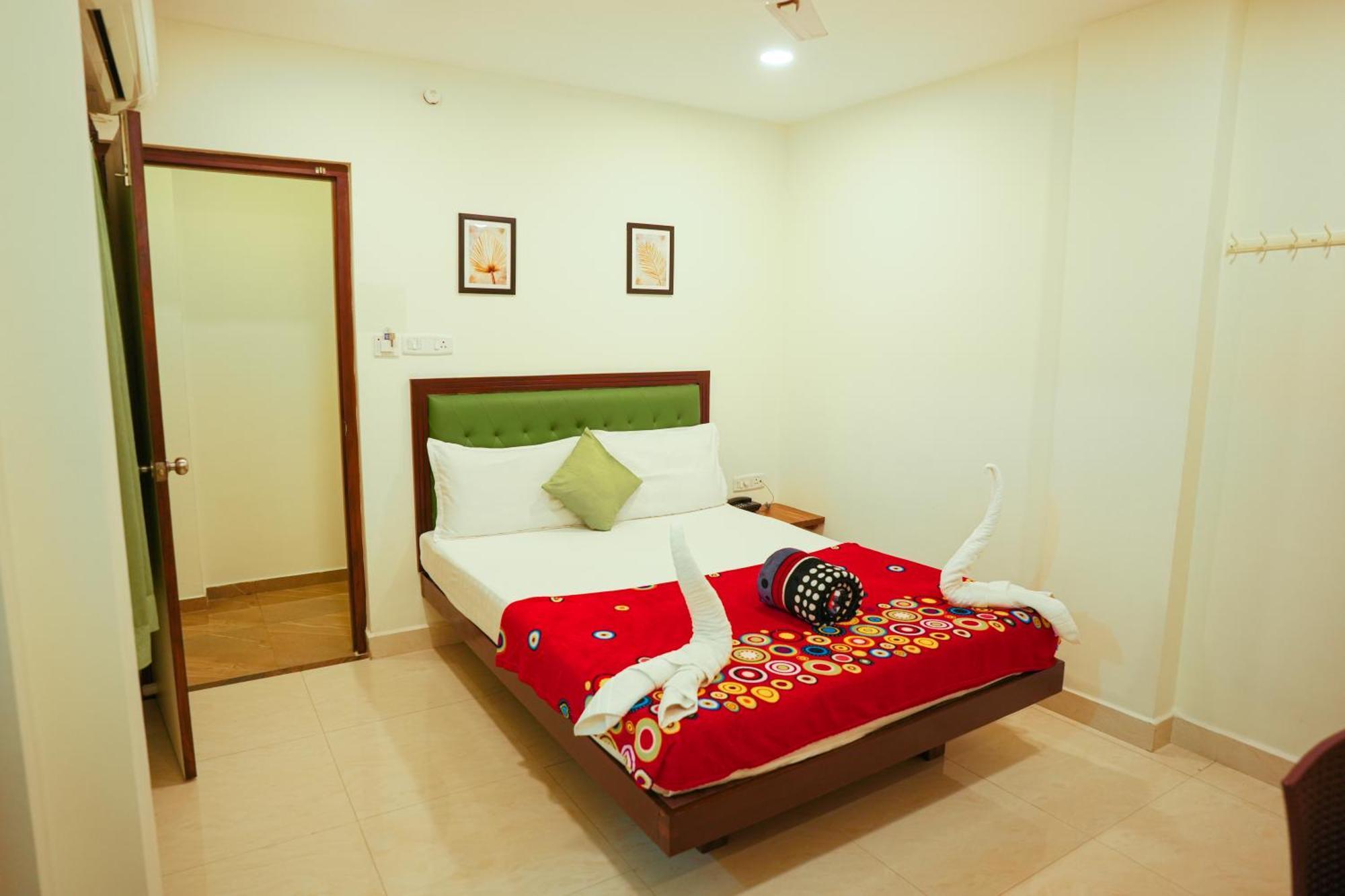 Saara Inn Pondicherry Eksteriør bilde